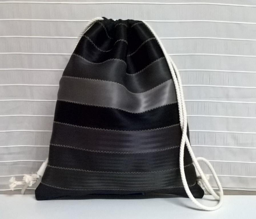 Kordelrucksack / Turnbeutel gross, Autogurt Upcycling