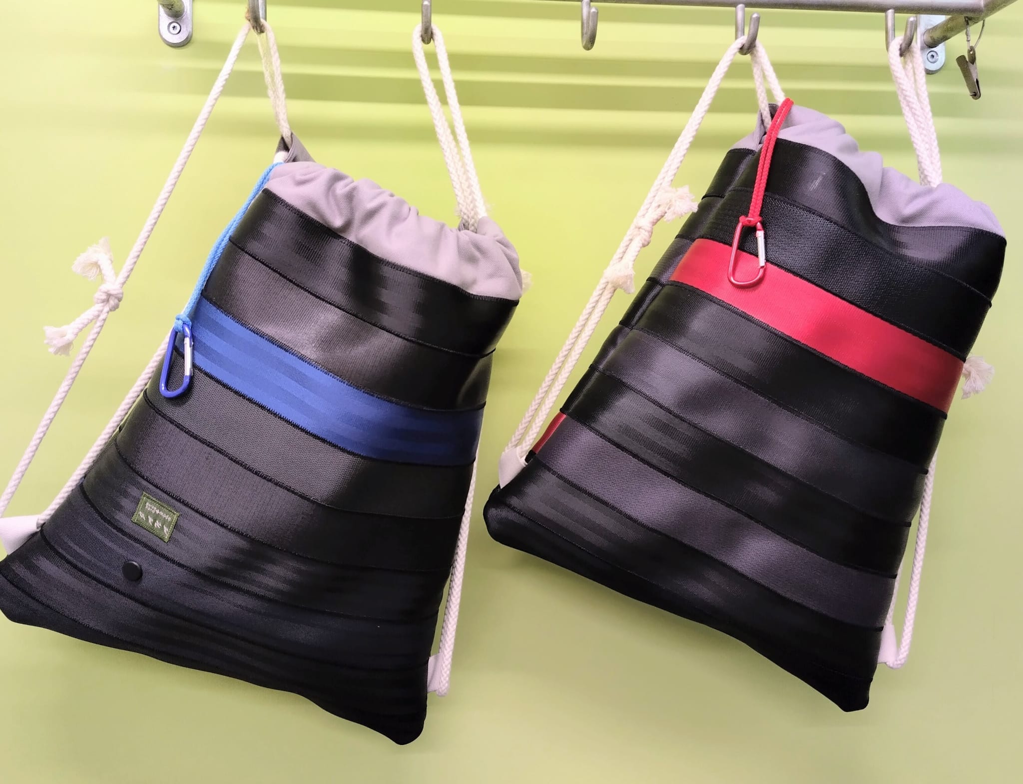 Kordelrucksack / Turnbeutel gross, Autogurt Upcycling